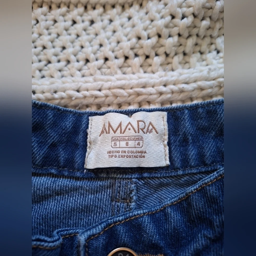 Amara Women's Blue Ankle Jeans Distressed NWOT!